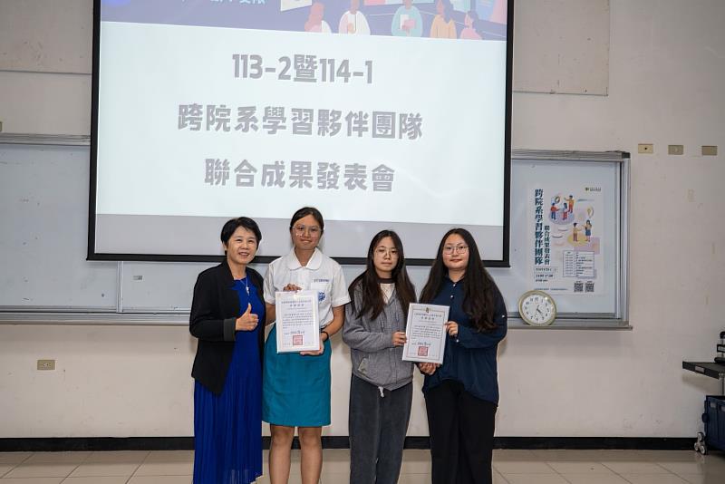 「數位風帆」團隊整合五專生與大學生，展現跨院系、跨學制的合作精神，共同規劃並執行偏鄉USR計畫，獲得廣泛好評。