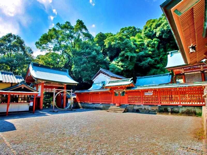柞原八幡宮是從宇佐神宮分靈出來，作為豐後一之宮而受到尊崇。