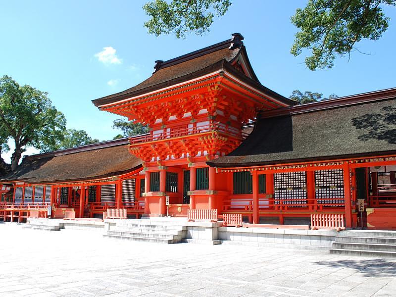 宇佐神宮是全國八幡神社的總本宮,被譽為繼伊勢神宮之後的“第二宗廟”,以祈求勝利、家庭平安、吉祥如意、生意興隆、交通安全、辟邪、學業有成等祈福而聞名。