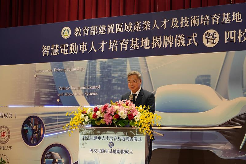 經濟部部長龔明鑫致詞。