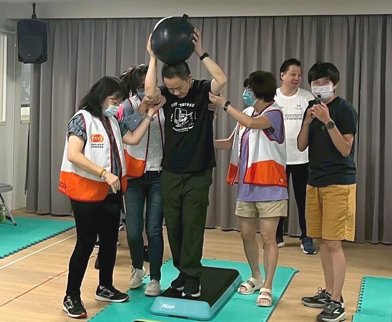 凱基證券長期支持運動賽事,打造與新世代連結的年輕活力形象,更幫助視障者進行體適能活動,逐步重建生活。