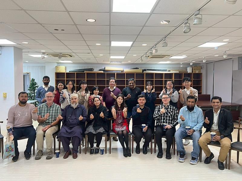 五、外籍教師與國際處團隊大合照，留下溫馨下午茶交流的美好回憶。