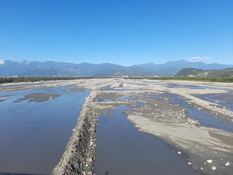 卑南溪揚塵防制水覆蓋恢復八成 持續修復守護臺東好空氣