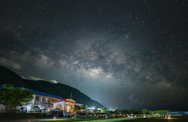 台東最美星空連奪英國.紐約設計金獎！(照片台東縣府提供)
