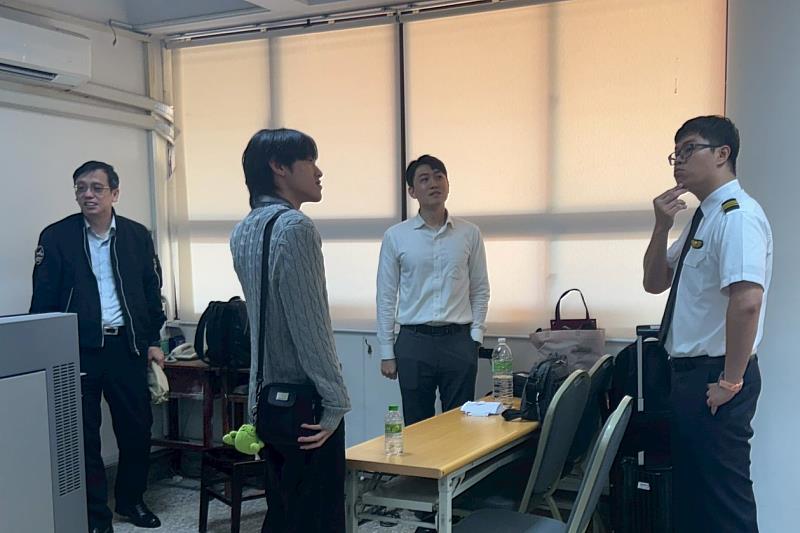 南大學生於說明會中踴躍提問，與長榮航空代表及校友交流航空產業職涯發展與就業方向。