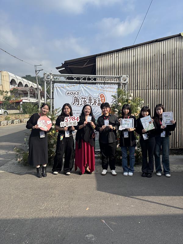 公廣系畢製團隊「Lemon Sugar」團隊參與「2025 角落幸福 in 楠西」公益活動,與業主何若齊(左3)合影