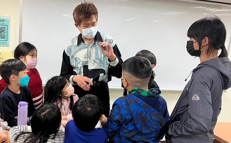 透過魔術練習激發孩子的創造力，帶領他們跳脫日常的思考框架。