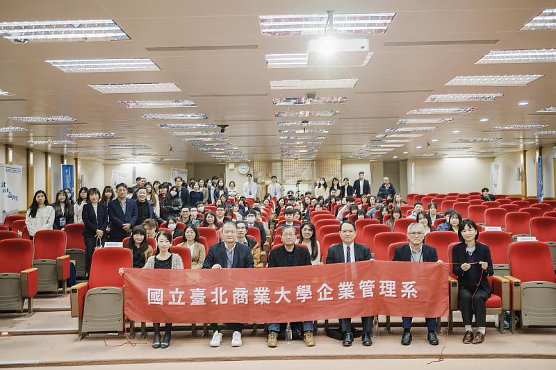 「2025 第二十五屆國立臺北商業大學學術論壇－經營與管理實務研討會」由北商大管理學院、企業管理系（所）攜手中華六標準差管理學會及財團法人台灣品質文教基金會共同辦理。