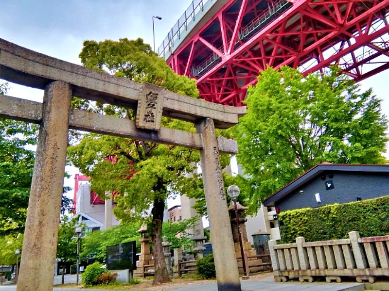 若松惠比須神社是九州三大惠比壽之一,主祭神事代主神(惠比須神)和大國主神(大黑神),是祈求賜予幸福、財運、長壽、生意興隆的神社,深受當地居民和新年參拜者歡迎。