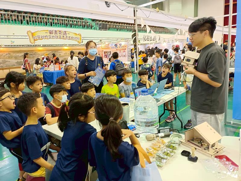 南華大學開創偏鄉防災教育新模式,深入嘉義縣12所偏鄉國中、小推動科技防災教育。