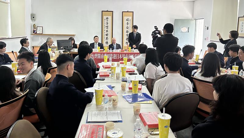 開南學園舉辦日本甲南高校交流活動，現場進行致詞與學生互動，促進台日地方與青年教育交流。