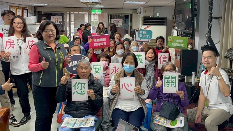 信義房屋前進永和,與中嘉寬頻新視波一同和里民分享房產與常見詐騙案例、如何自保。