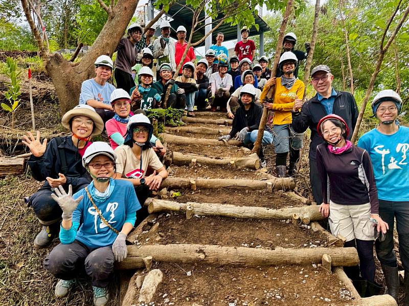 「手護鯉魚山系列工作坊」來自各地及臺東在地共30多位志工共同參與。