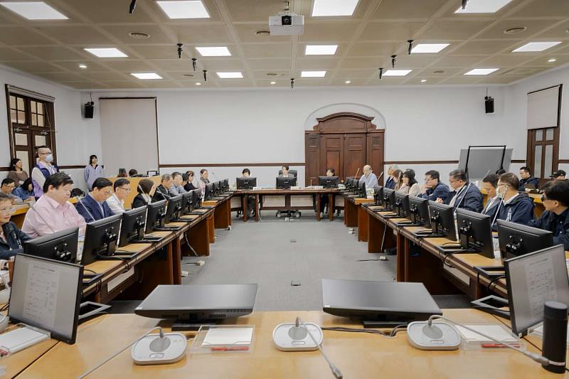 高虹安市長主持復職後首場市務會議。