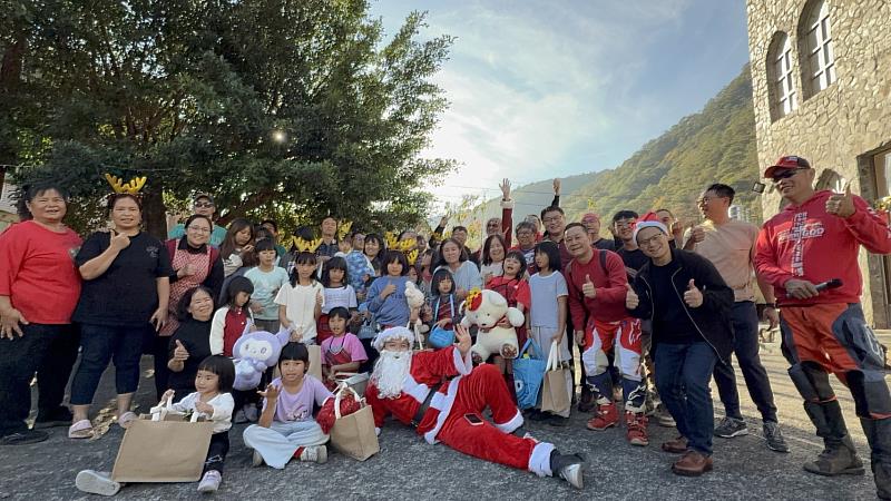 耶誕送暖走入原鄉 從被接住到回饋家鄉