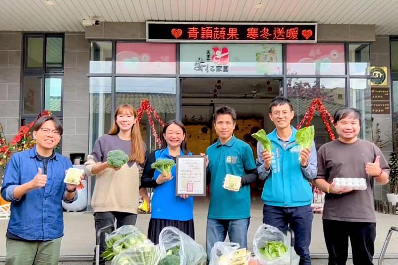 嘉義青創公司「青穎蔬果」回饋社會 攜手勞青處贈蔬菜傳愛心