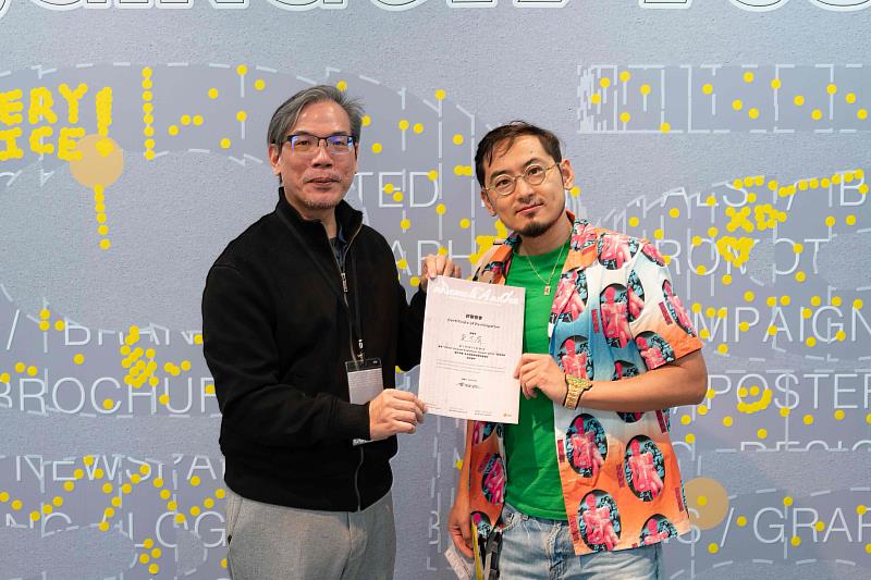 只要走進展場並完成作品評分，皆可獲得一張象徵評審身分的證書，象徵每位觀展者都能以自己的視角重新定義作品的價值。