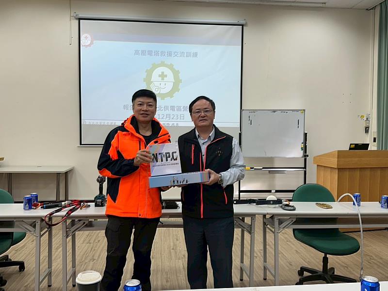 新北消防與台電交流電塔實戰訓練