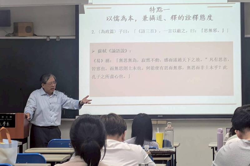 南大研究生專心聆聽講座，現場氣氛專注而投入，展現對經典詮釋議題的高度關注。