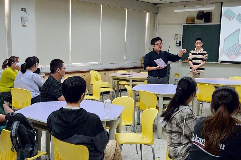 說明會現場互動踴躍，南大學生針對選課上限、抵免流程及補助申請提出問題，校方即時回應相關疑問。