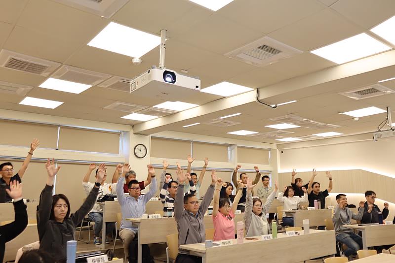 從呼吸出發培養自我領導力 南大EMBA導入靜心練習回應高壓管理現場