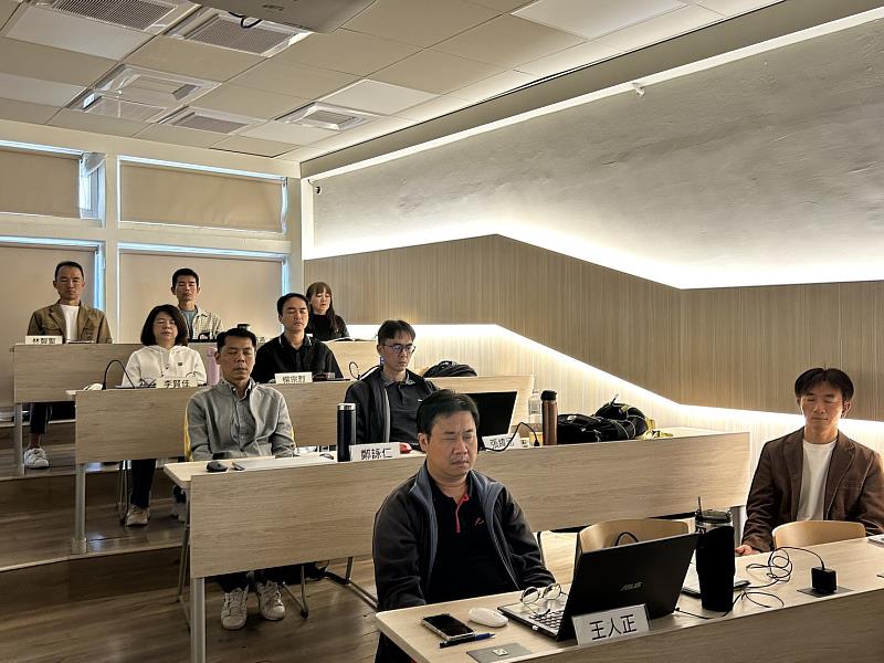 南大EMBA課程中，講師解析壓力與呼吸的關聯，回應管理實務需求。