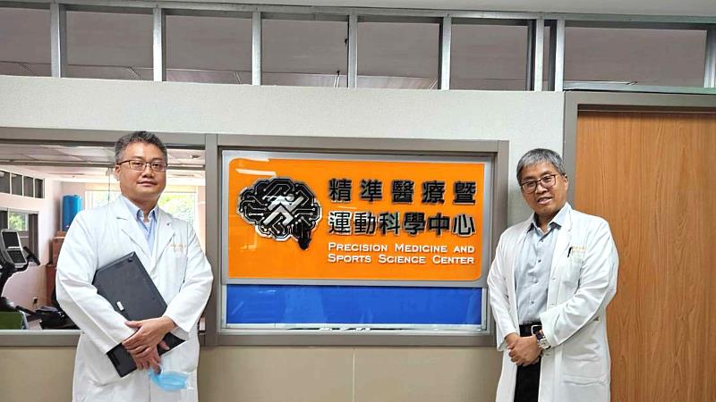 「導入精準運動處方之智慧化健康促進系統」發明人許智欽教授與傅鐵城副教授，採用T-SoX系統於長庚基隆情人湖院區建立精準醫療暨運動科學中心。