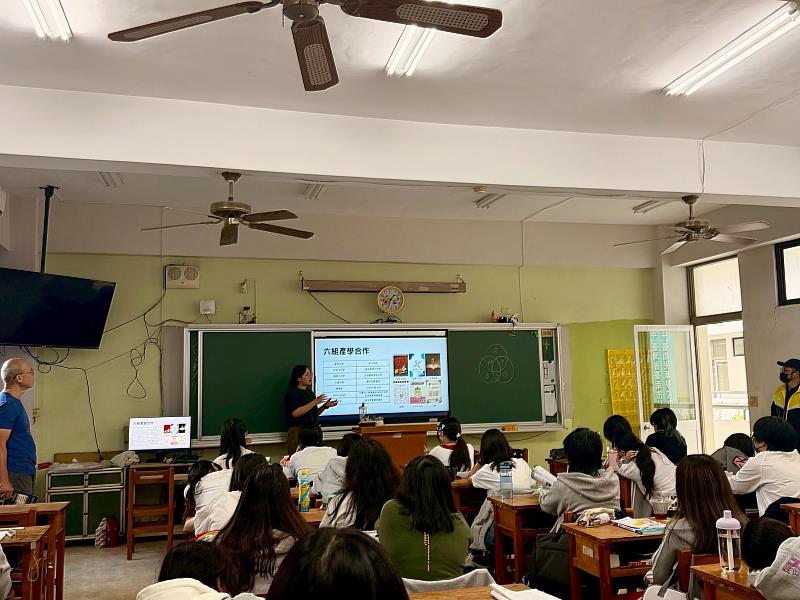 公廣系畢製前往光華高中多媒體設計科入班宣導。