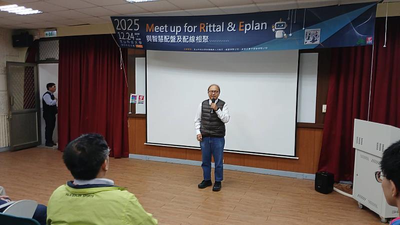 Rittal胡清淇總監致詞。