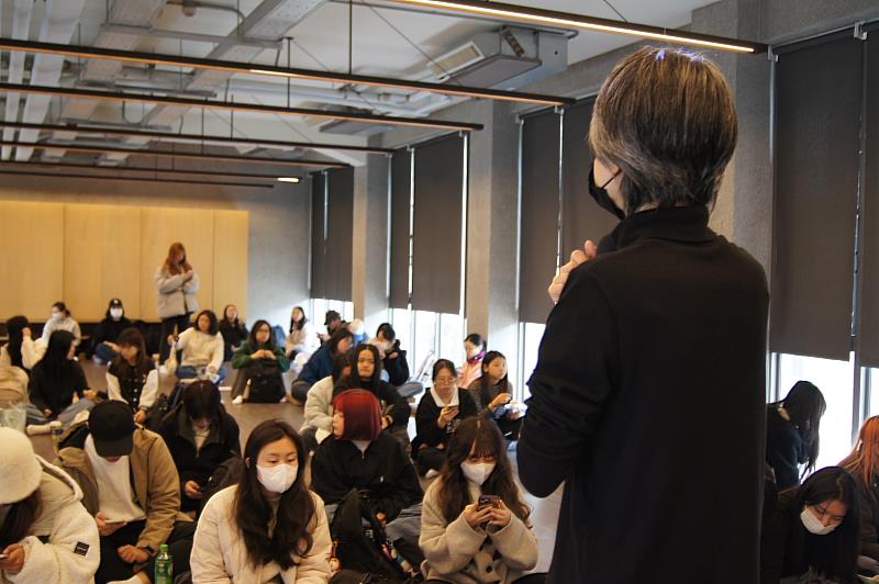 陳君儀副教授與師生互動。