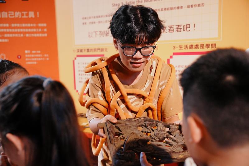 南大戲劇系學生以戲劇轉譯工藝師生命故事,呈現教學與創作結合的成果。