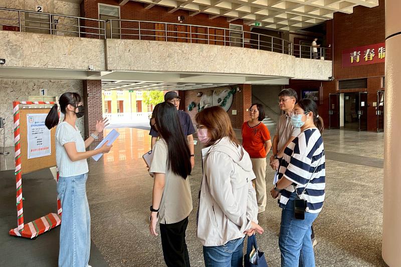 南大現場解說空氣品質管理作業流程，展現校園環境安全的制度化管理。