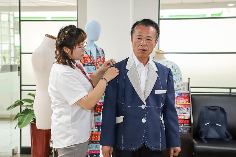 嘉義青創品牌登上國際舞台 陳詩婷奪世界洋服大賽青年組金牌