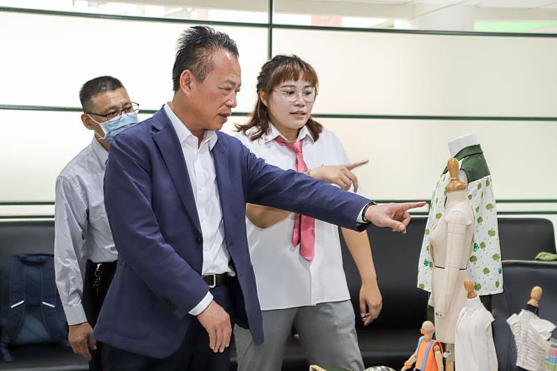 嘉義青創品牌登上國際舞台 陳詩婷奪世界洋服大賽青年組金牌