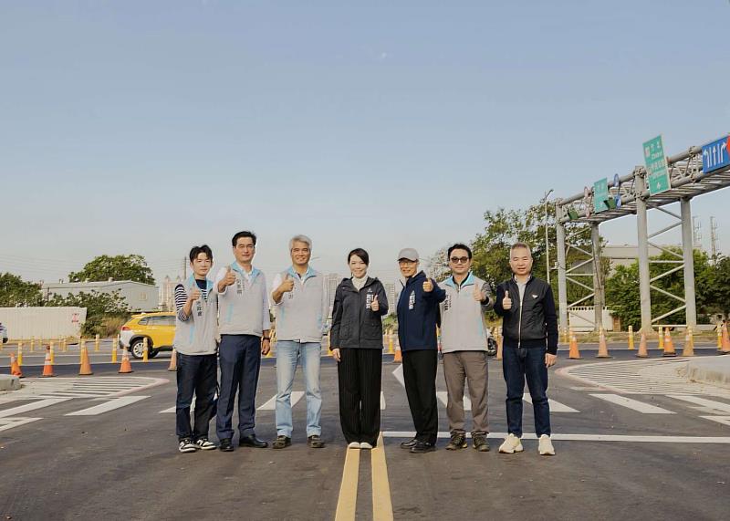 高虹安市長視察慈祥路延伸至公道五路段。