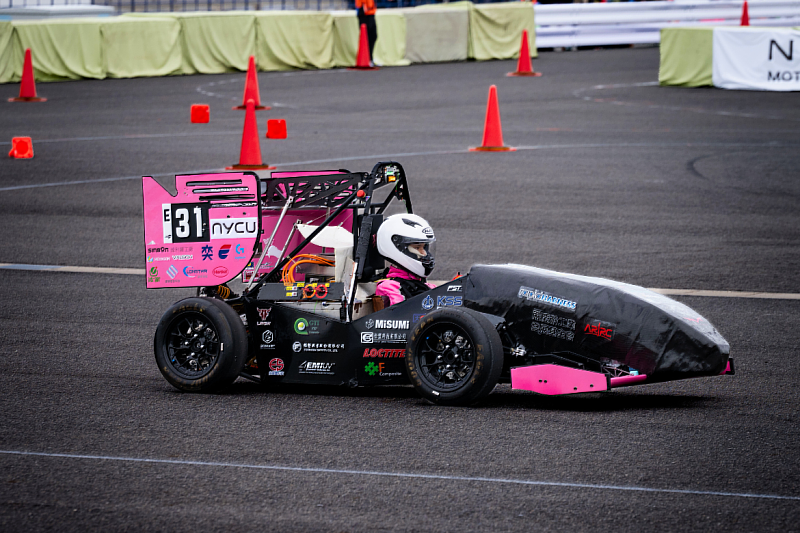 The exhibition also featured the VR7.5 electric formula car, built from the ground up by the NYCU Vulpes Racing team and selected to represent the university at FSAE Japan 2025.