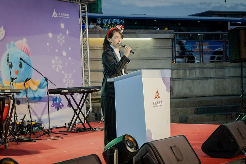 市長高虹安致詞期盼透過行動號召更多社會善心投入公益，並祝福市民聖誕快樂。