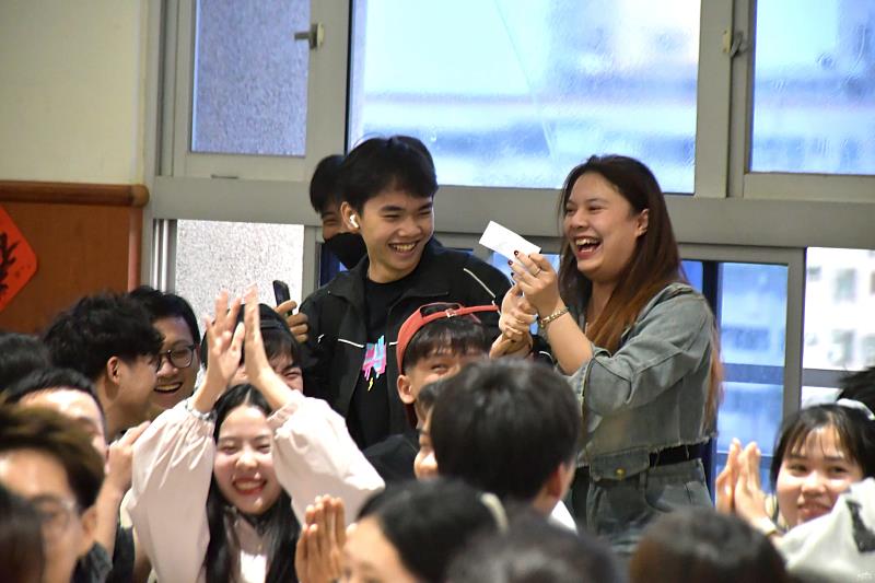 中獎學生喜悅溢於言表