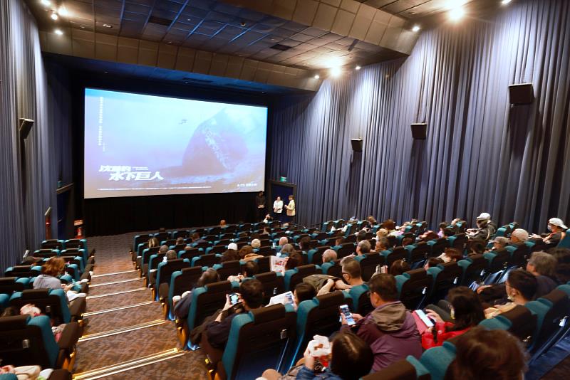 《沈睡的水下巨人》探討水下生態沉船，並以8K高畫質拍攝海底生態與沉船影像，呈現大海歷史記憶與文化故事。