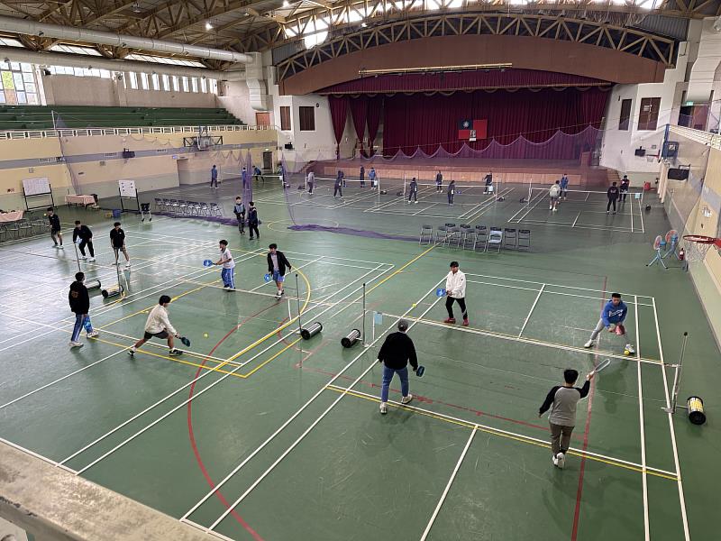 透過分組競賽，讓學生在實際比賽中深化對規則理解、戰術運用與團隊合作的認識。