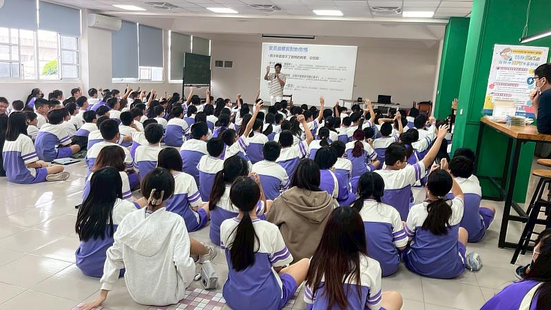 透過講座學習促進親子間更多正向回饋與良性互動。