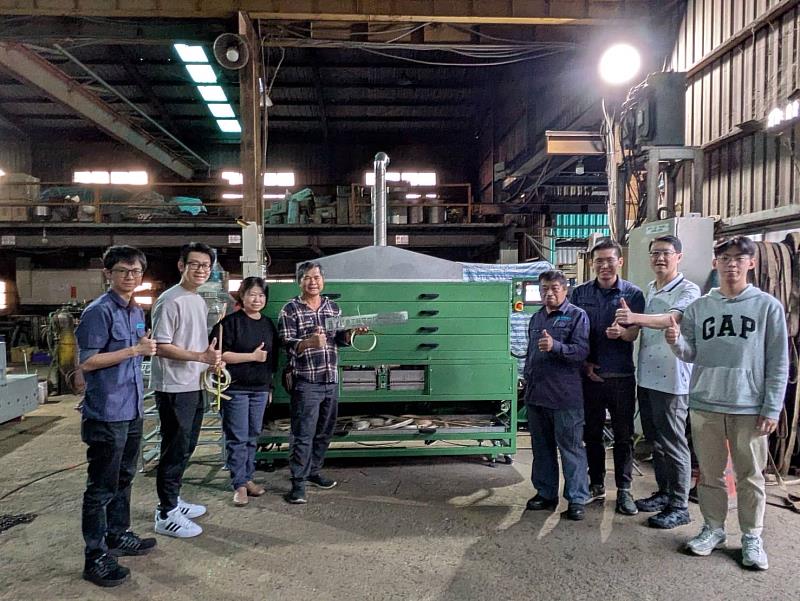 月桃假莖熱壓乾燥設備研發計畫執行團隊。（工藝中心、東海岸原住民社區合作社、虎尾科大）