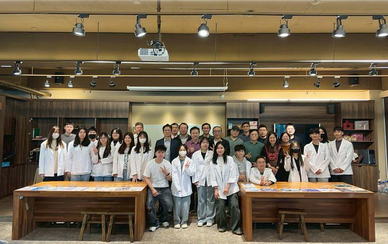 元培視光系師生與各縣市視光產業代表合影。