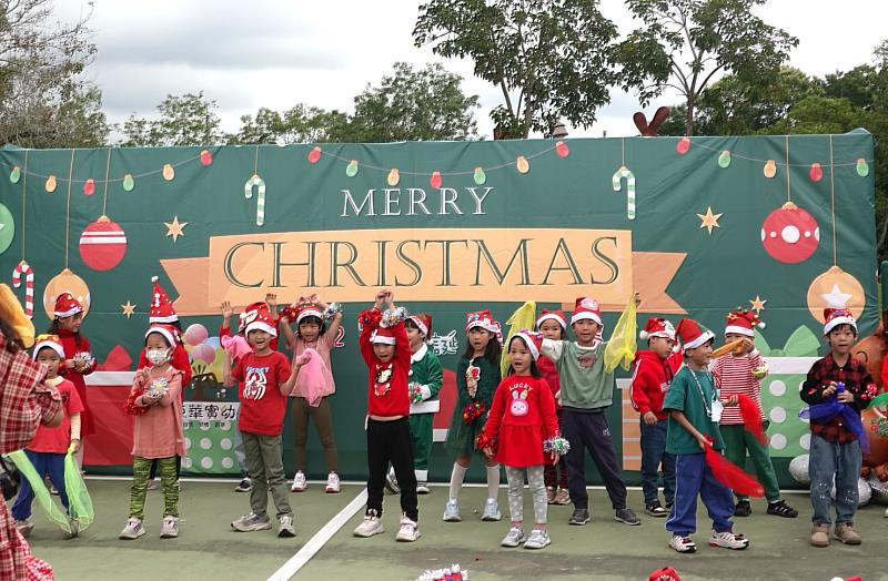 孩子們舞動他們的熱情。