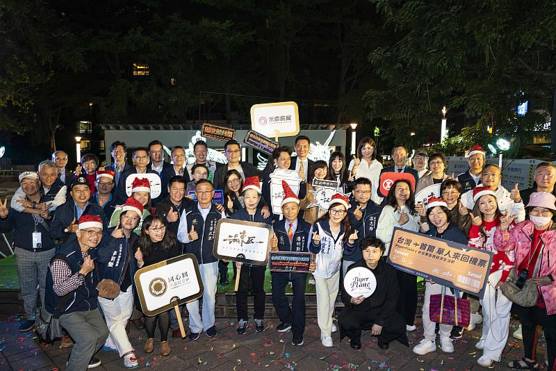 「東區夜未眠Don’t Call It a Night」燈飾活動，為東區商圈帶來一個閃亮繽紛的冬季。