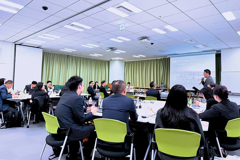 中金院跨境實戰碩士學分班的日本福岡研習活動將參與課程的臺日學員混合編組，透過跨文化協作與思維的碰撞，引導學員打開更寬廣多元的視野。（圖/中金院提供）