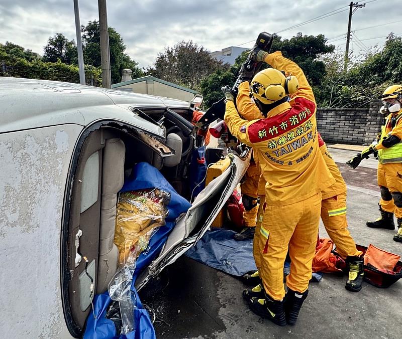 竹市推動「特搜醫療雙軌救援機制」，於日前完成首場實兵演練。