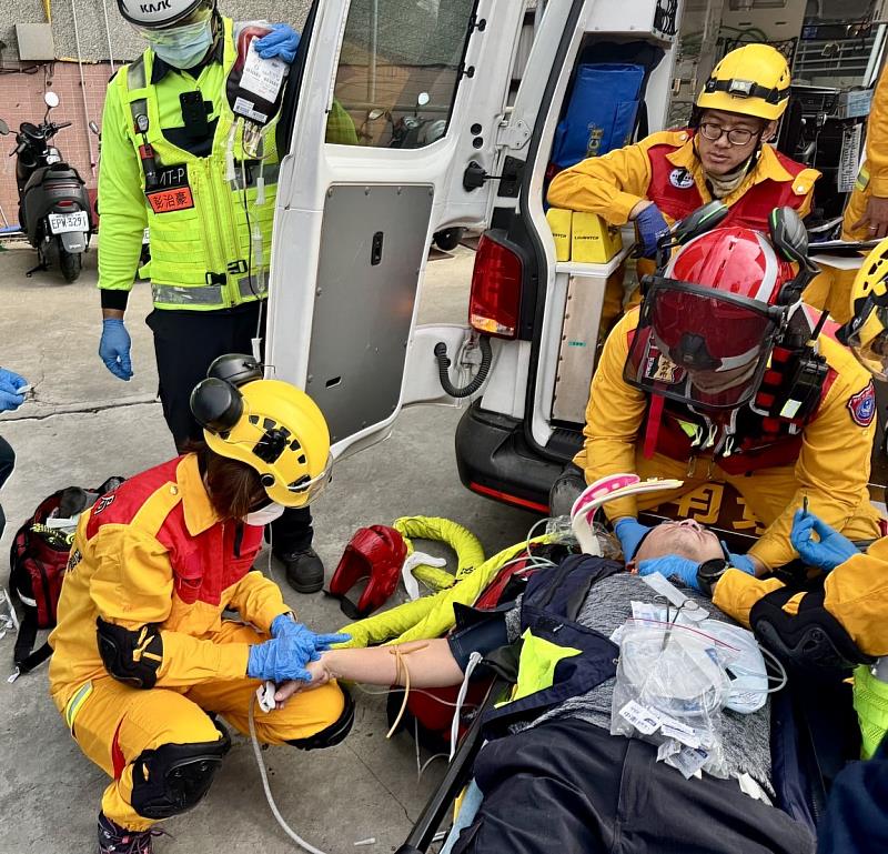 竹市推動「特搜醫療雙軌救援機制」，於日前完成首場實兵演練。