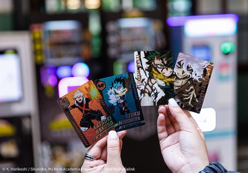 玩瘋最終季抽卡機，看你能不能抽走你最愛的英雄角色。圖／有你共創提供