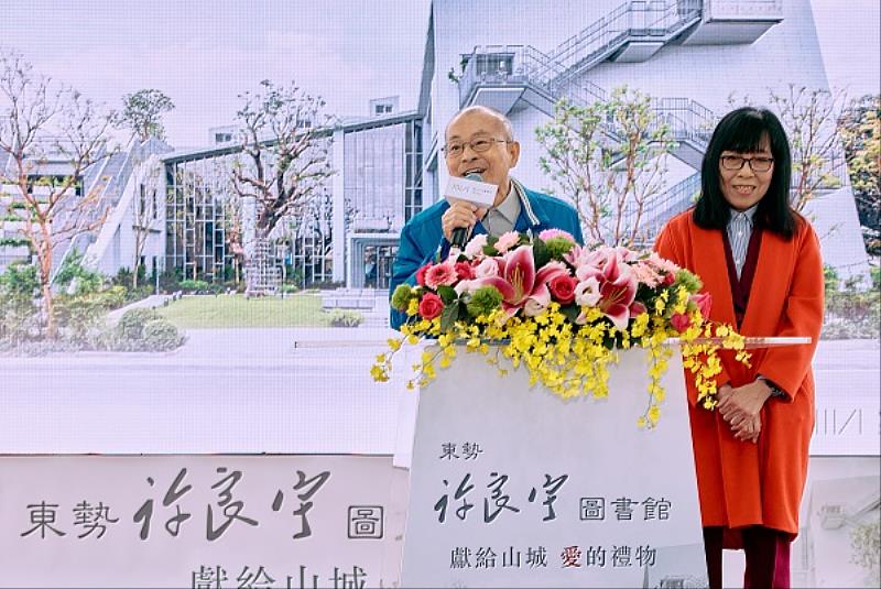 許景堂先生與李碧虹女士致詞。